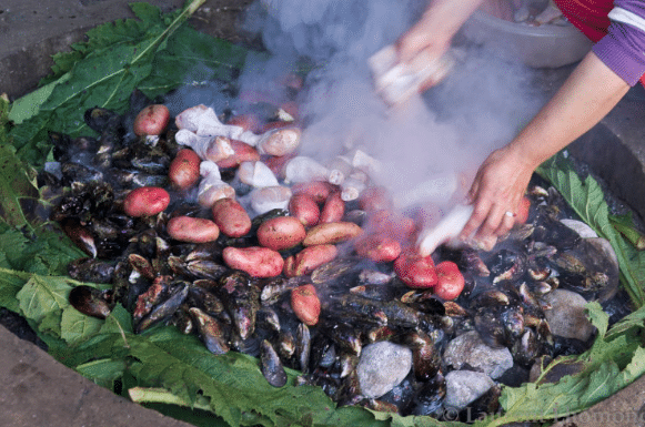 Curanto en Hoyo Chilean dish